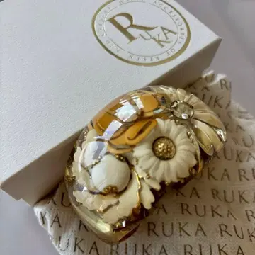 RUKA 플라워 장식 골드 뱅글