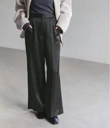 [컨디션 최상] 이번 시즌 NOBLE 루나 새틴 벨벳 팬츠