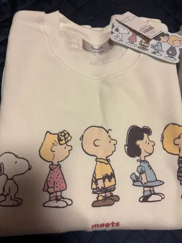 미사용 새상품 피넛 젤라또피케옴 쭈리 풀오버 화이트(L)