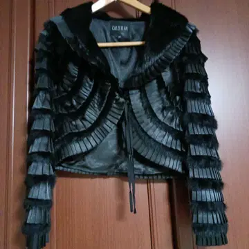 프릴&퍼 블랙 자켓 볼레로