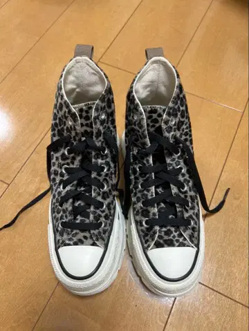 컨버스 레오파드 무늬 하이컷 스니커즈