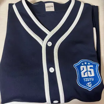 TWICE ready to be 쯔위 유니폼