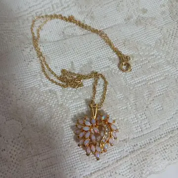 오팔? 목걸이