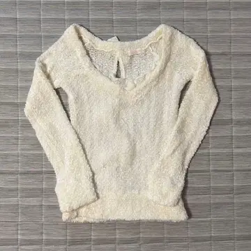 화이트 V넥 리본 포함 긴팔 스웨터