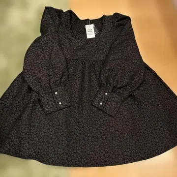 새상품 퍼프 슬리브 플라워 자카드 A라인 블라우스 prose verse