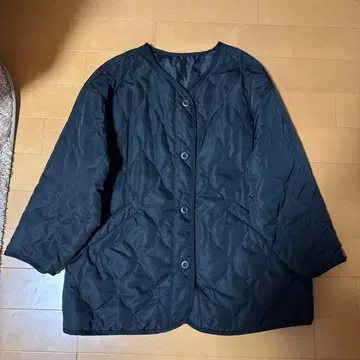 블랙 퀼팅 자켓 버튼 포함