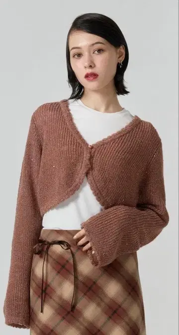 엠블럼 롱 슬리브 티셔츠 TINA: JOJUN 화이트