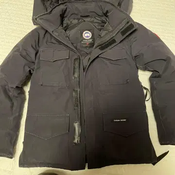 CANADA GOOSE 네이비 다운 자켓
