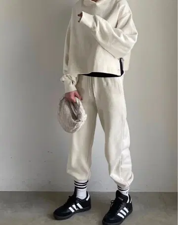 FASHIRU 화이트 후디