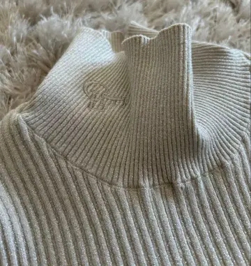 새상품급 셀포드 리브 짜임 하이넥 스웨터 라이트 그레이 이너 따뜻한