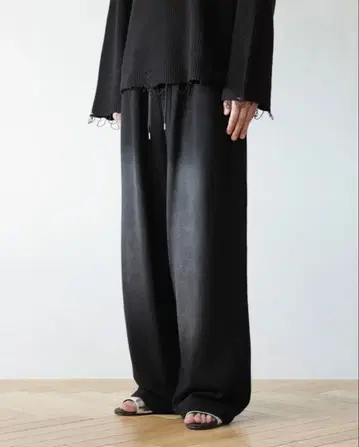 MB STANDARD 블라스트 맨투맨 와이드 팬츠