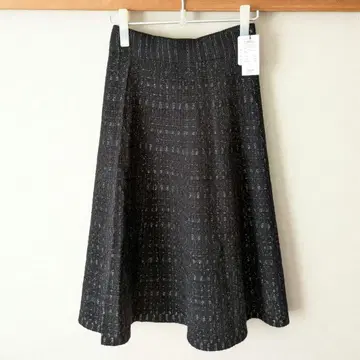 [택 포함 새상품] 블랙 니트 스커트 고급 라메 플레어 스커트 블랙 ML