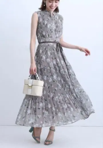 새상품급 아푸와이저 리셰 블러 플라워 플리츠 원피스 모카