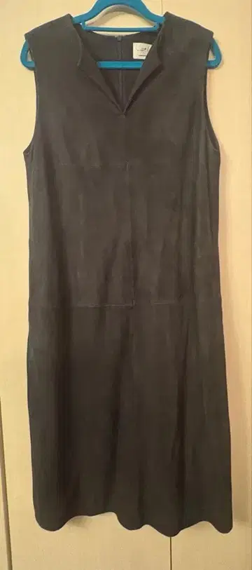 chaos 스웨이드 슬리브리스 원피스 양가죽