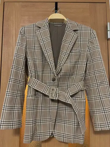 [ Mila Owen ] 벨트 포함 체크 자켓