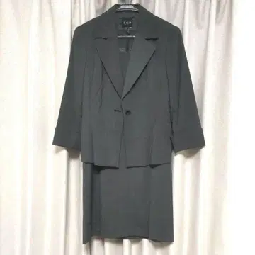 KCB 다크 그레이 스커트 수트 상하의 세트