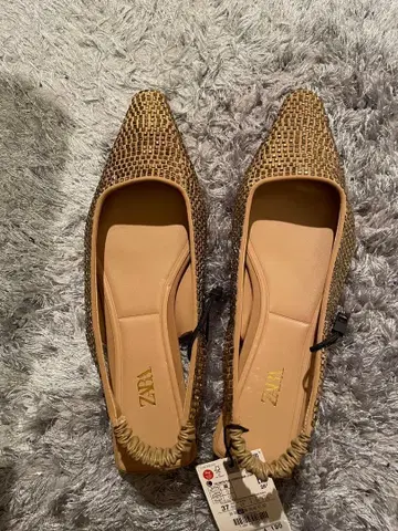 ZARA 골드 반짝이 플랫슈즈 37