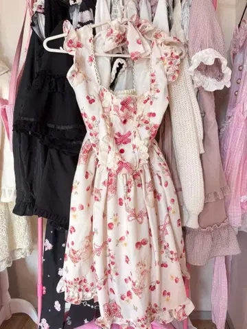 리즈리사 딸기 무늬 원피스 빨강 x 화이트