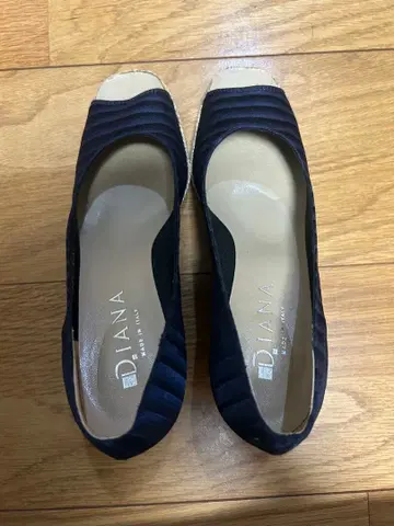 DIANA 네이비 샌들 36.5