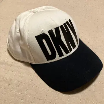 DKNY 야구 모자 화이트/블랙