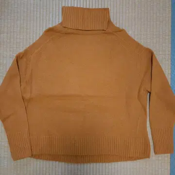 [ 한정판 가격 인하 ] 미사용 이에나 터틀 니트 오렌지