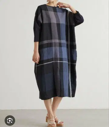 비어즐리 린넨 빅 체크 라운드 원피스 체크 무늬 7부 소매 롱 원피스