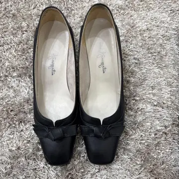 긴자 카네마츠 리본 포함 블랙 펌프스 22C