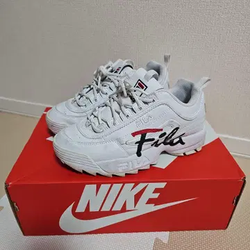 FILA 화이트 스니커즈 로고