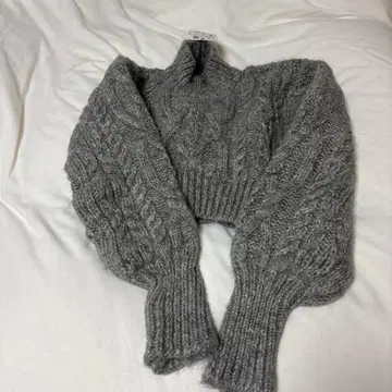 그레이 케이블 짜임 크롭 니트