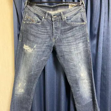 데미지 가공 다크 블루 슬림 핏 데님