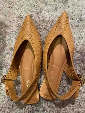 새상품급 ZARA 뜨개질 디자인 베이지 뮬