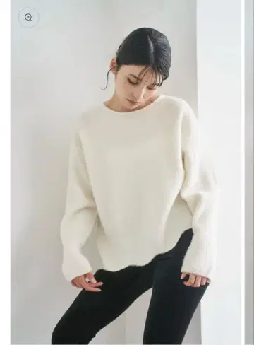 택 포함 새상품 캐시미어 혼방 비대칭 스캘럽 니트 긴팔 화이트