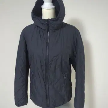 유니클로 다크 그레이 퀼팅 다운 자켓 후드 부착