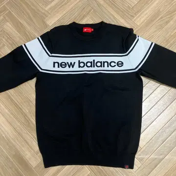 new balance 블랙 스웨터 사이즈 5