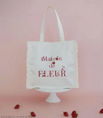 메종 드 플뢰르 딸기신문 프릴 토트백 화이트
