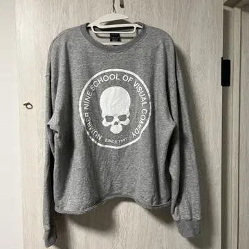 나인 스컬 프린트 맨투맨