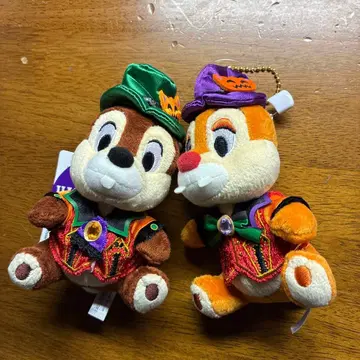 디즈니 할로윈 인형 배지 칩과 데일