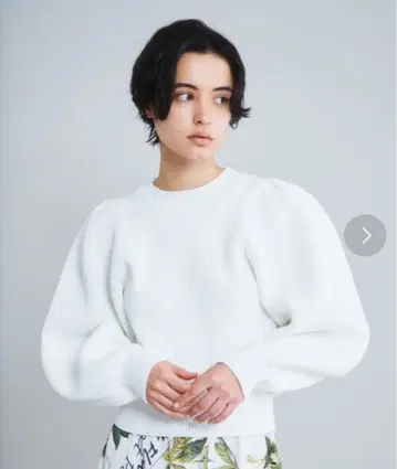 그레이스 콘티넨탈 화이트 퍼프 슬리브 니트