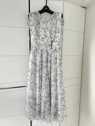 새상품급 Apuweiser-riche 플라워 프린트 원피스