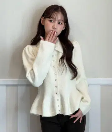 새상품 펄 플레어 니트 가디건 [ by muni:r ]