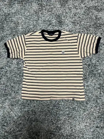 (KRIFF MAYER) 스트라이프 디자인 T셔츠