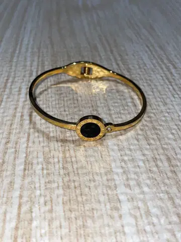 골드 뱅글 블랙 스톤 부착