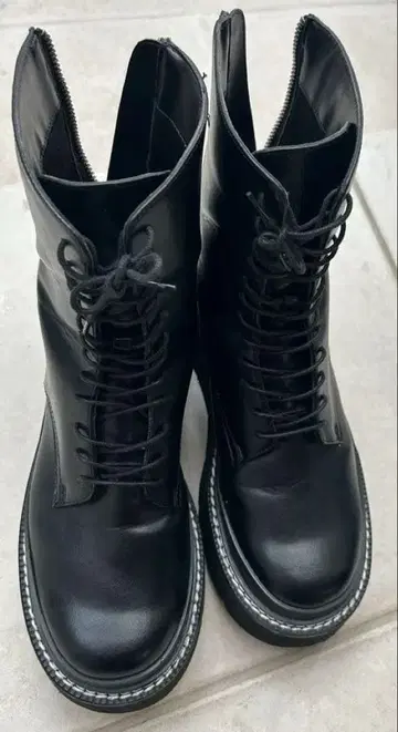 지나시스 통굽 레이스업 부츠 (24.0~24.5) L 사이즈 블랙