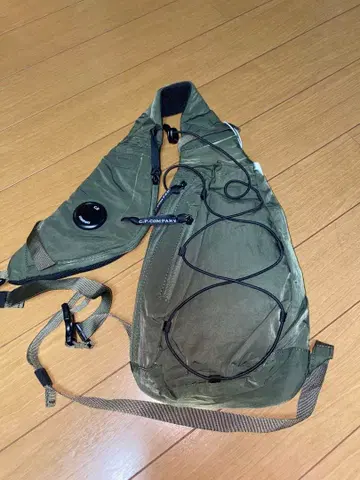 C.P. Company 올리브 그린 숄더백