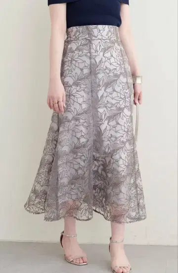 osono 길이 조절 튤 자수 레이스 스커트 그레이쉬 베이지