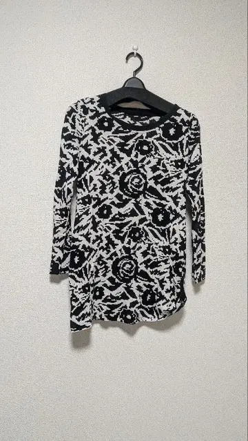 플라워 패턴 긴팔 상의