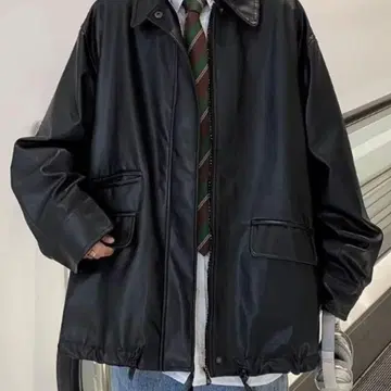 빈티지한 분위기가 매력적인 오버 사이즈 PU 가죽 자켓