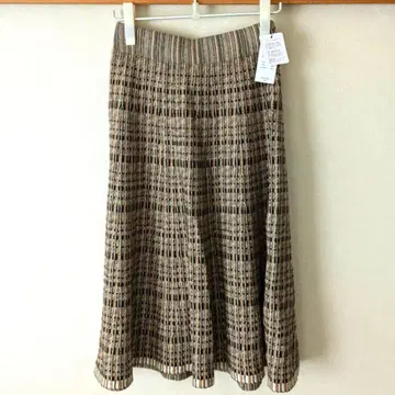 [택 포함 새상품] 베이지 계열 니트 스커트 플레어 스커트 M~L 사이즈