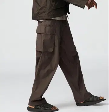 유니클로 C 와이드 핏 카고 팬츠