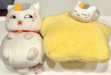 고양이 모양 봉제 인형과 별 모양 쿠션 세트